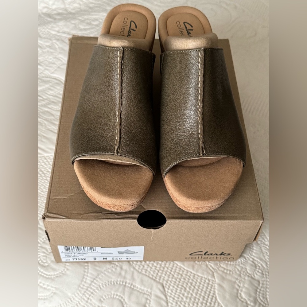 Clarks Collection Giselle Orchid Women's Olive Wedge Sandals Size 9 like new - Picture 2 of 8
